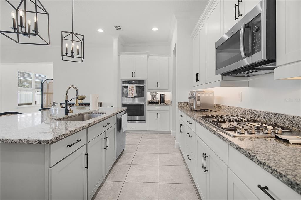 For Rent: $3,280 (3 beds, 2 baths, 2239 Square Feet)