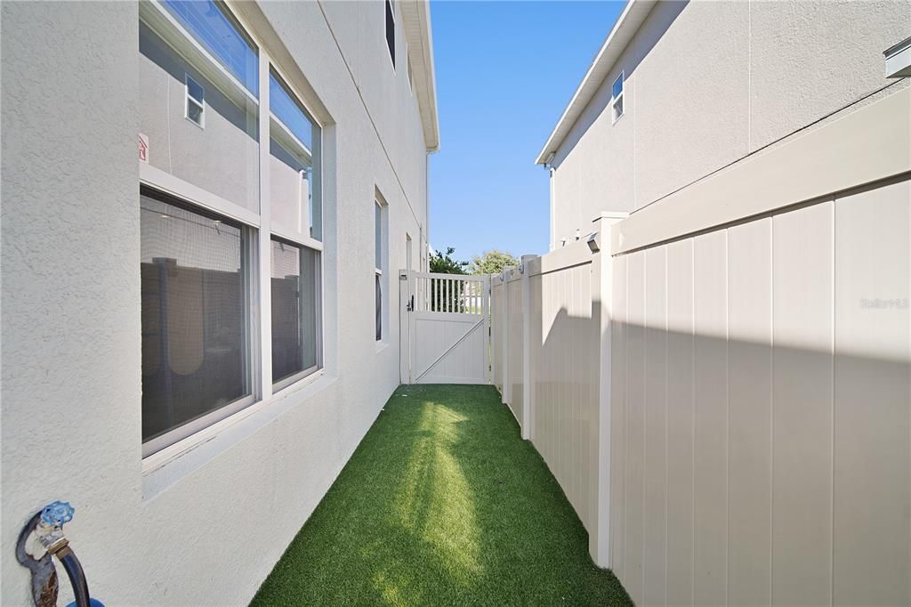 For Rent: $3,280 (3 beds, 2 baths, 2239 Square Feet)