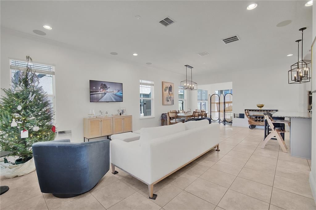 For Rent: $3,280 (3 beds, 2 baths, 2239 Square Feet)