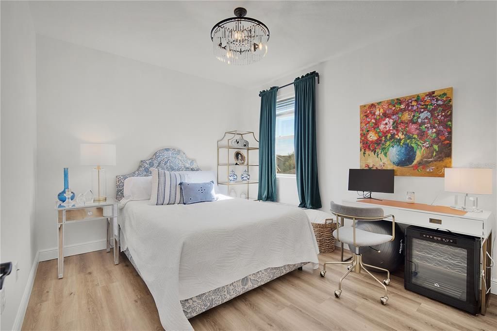 For Rent: $3,280 (3 beds, 2 baths, 2239 Square Feet)