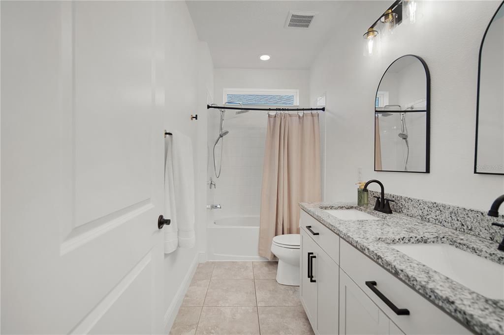 For Rent: $3,280 (3 beds, 2 baths, 2239 Square Feet)