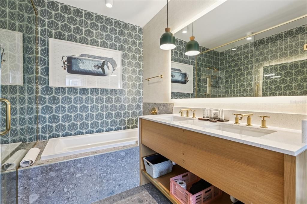 For Sale: $355,000 (1 beds, 1 baths, 630 Square Feet)