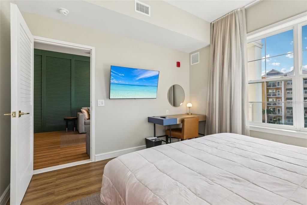 For Sale: $355,000 (1 beds, 1 baths, 630 Square Feet)