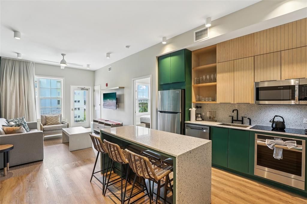 For Sale: $355,000 (1 beds, 1 baths, 630 Square Feet)