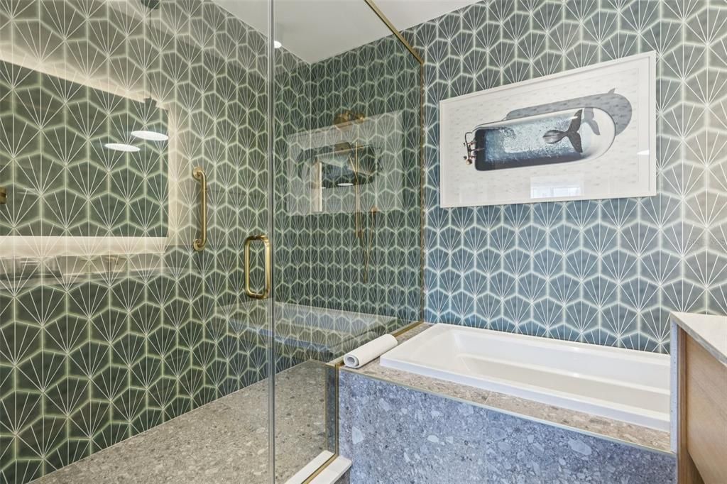 For Sale: $355,000 (1 beds, 1 baths, 630 Square Feet)