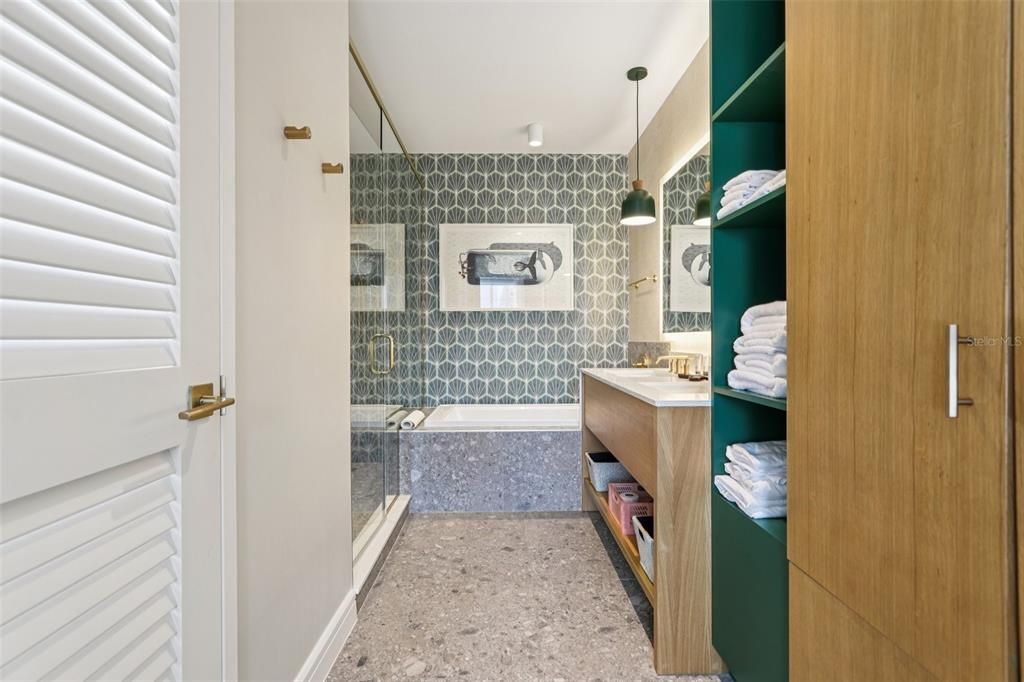 For Sale: $355,000 (1 beds, 1 baths, 630 Square Feet)