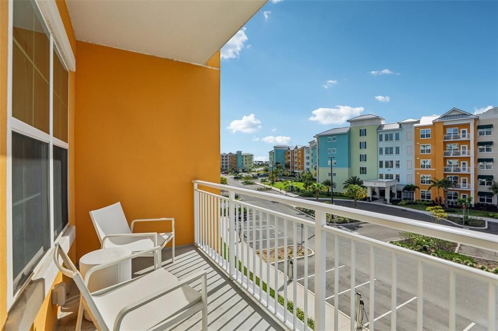 For Sale: $355,000 (1 beds, 1 baths, 630 Square Feet)