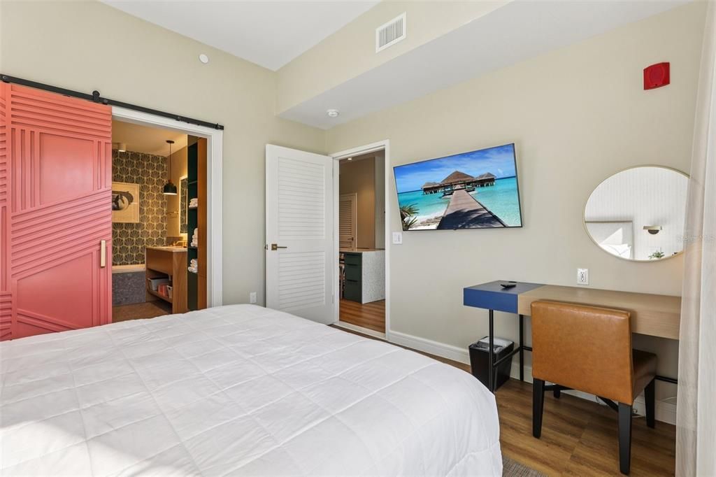 For Sale: $355,000 (1 beds, 1 baths, 630 Square Feet)