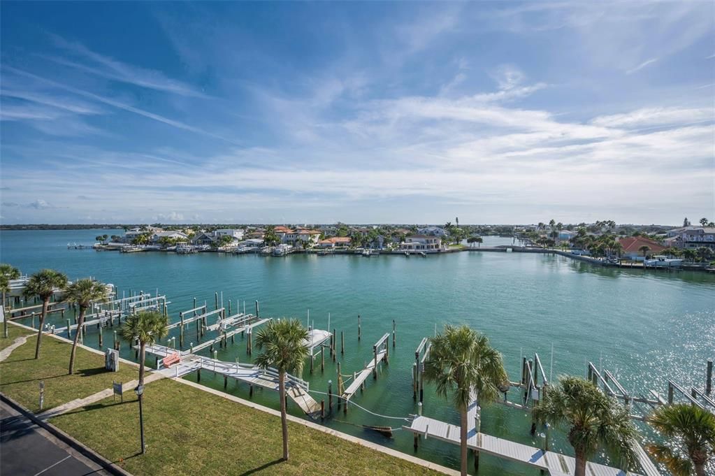 En Venta: $565,000 (2 camas, 2 baños, 1530 Pies cuadrados)