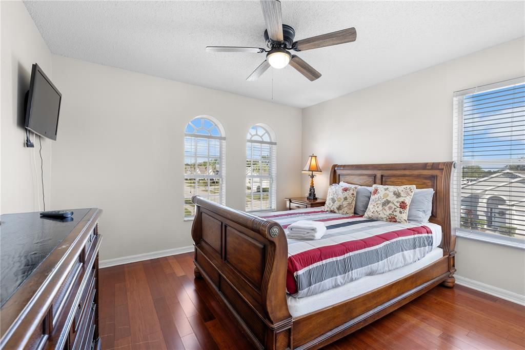 For Sale: $535,000 (7 beds, 4 baths, 3082 Square Feet)