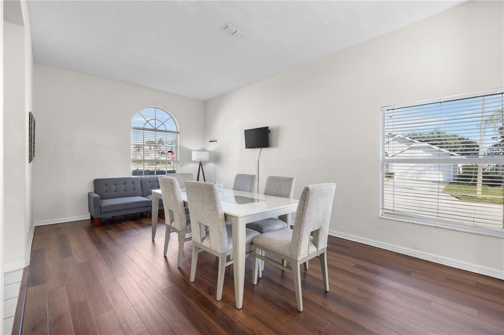 For Sale: $535,000 (7 beds, 4 baths, 3082 Square Feet)