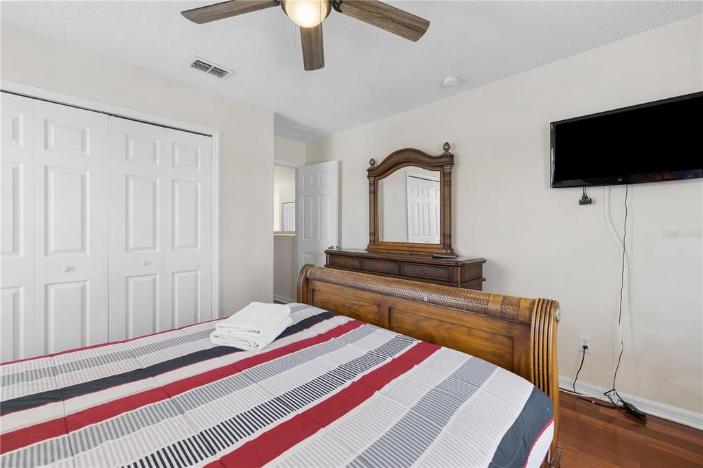 For Sale: $535,000 (7 beds, 4 baths, 3082 Square Feet)