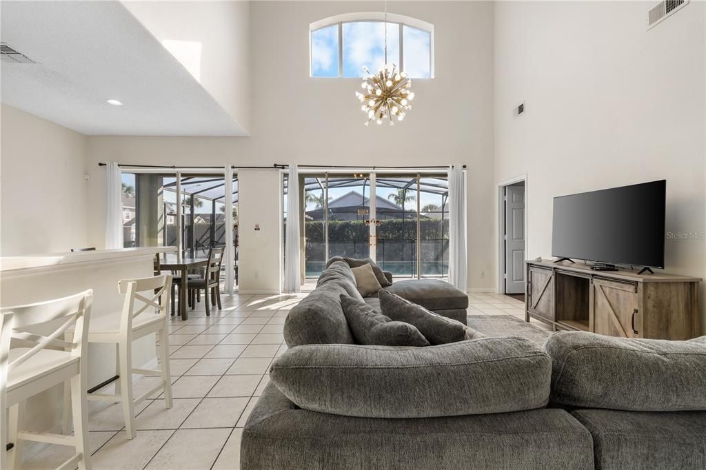 For Sale: $535,000 (7 beds, 4 baths, 3082 Square Feet)