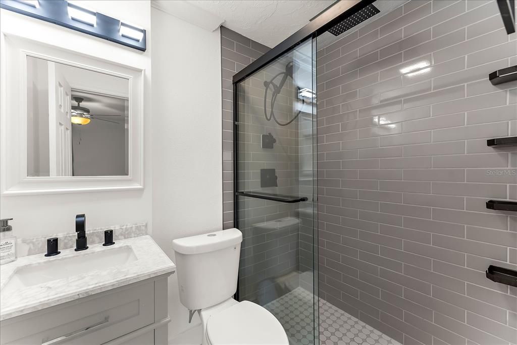 待售: $195,000 (2 贝兹, 2 浴室, 1104 平方英尺)