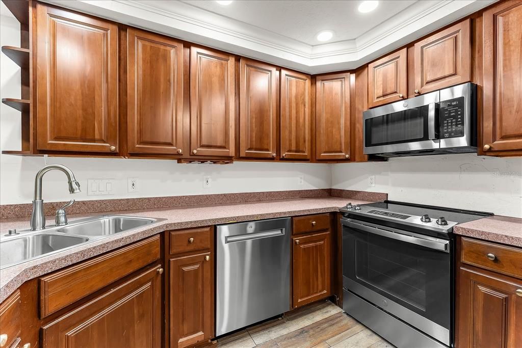 待售: $195,000 (2 贝兹, 2 浴室, 1104 平方英尺)