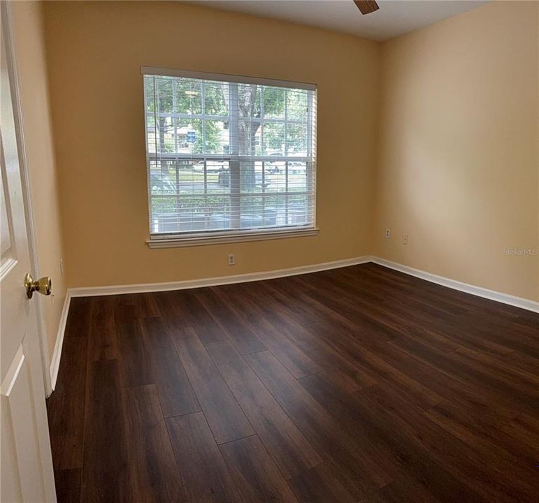 For Sale: $270,000 (3 beds, 2 baths, 1187 Square Feet)