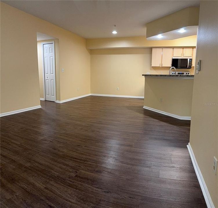 For Sale: $270,000 (3 beds, 2 baths, 1187 Square Feet)