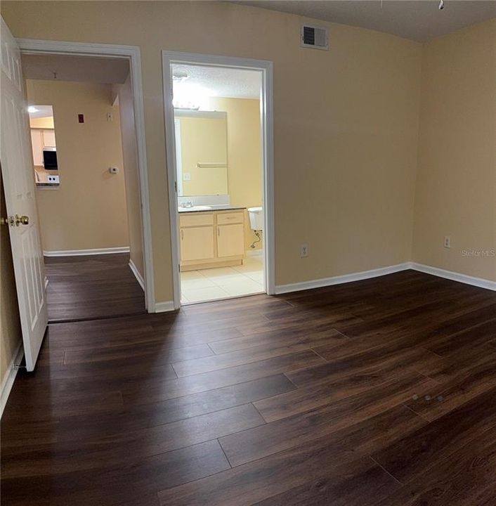 For Sale: $270,000 (3 beds, 2 baths, 1187 Square Feet)