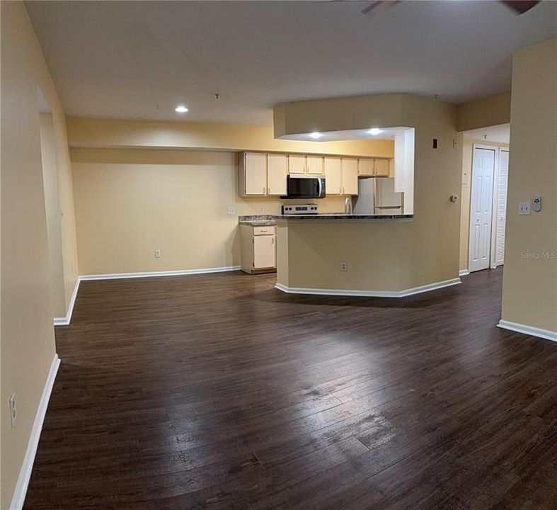 For Sale: $270,000 (3 beds, 2 baths, 1187 Square Feet)