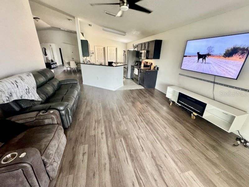 En Venta: $398,900 (3 camas, 2 baños, 1910 Pies cuadrados)