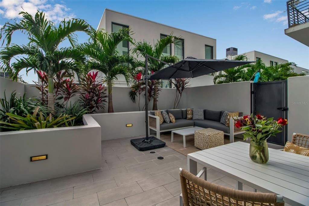 На продажу: $829,000 (2 спален, 1 ванн, 921 Квадратных фут)