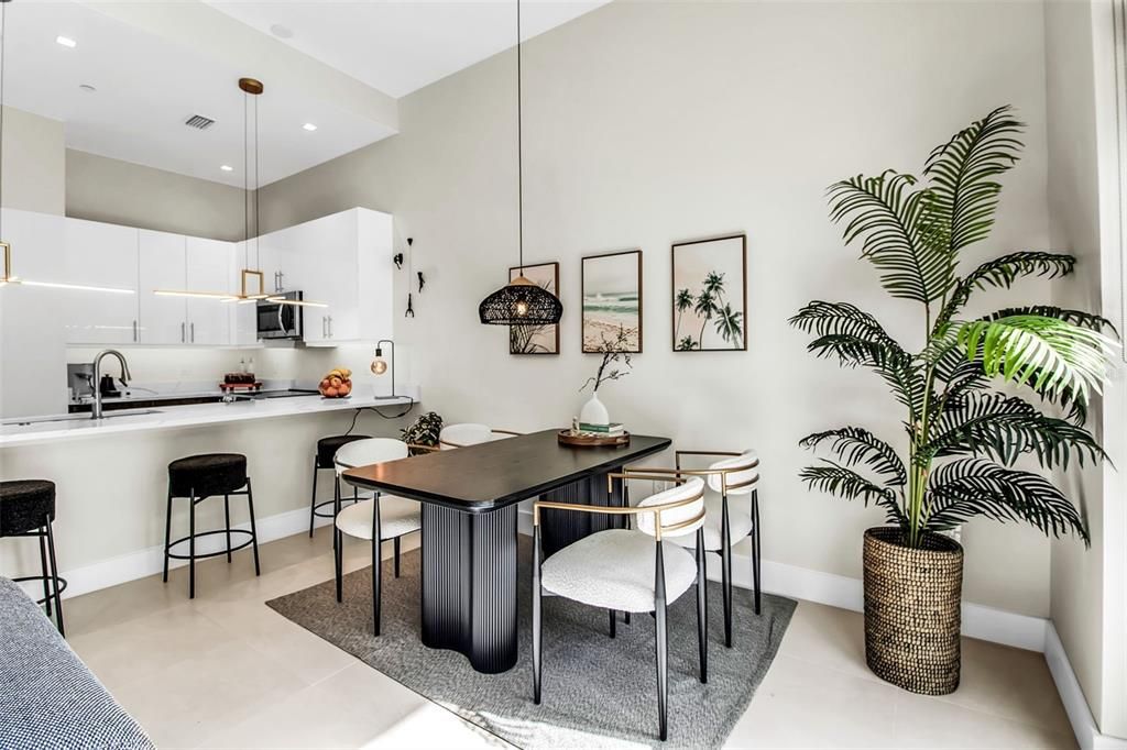 На продажу: $829,000 (2 спален, 1 ванн, 921 Квадратных фут)