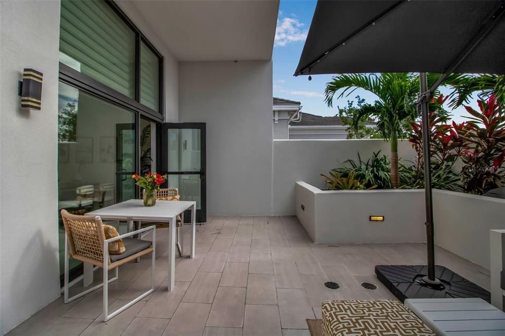 На продажу: $829,000 (2 спален, 1 ванн, 921 Квадратных фут)