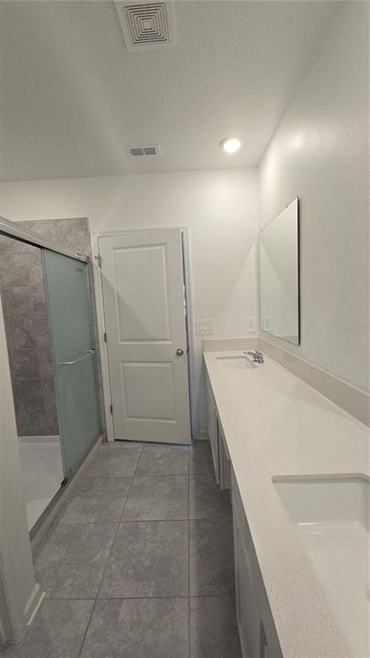 出租: $2,690 (5 贝兹, 2 浴室, 2370 平方英尺)