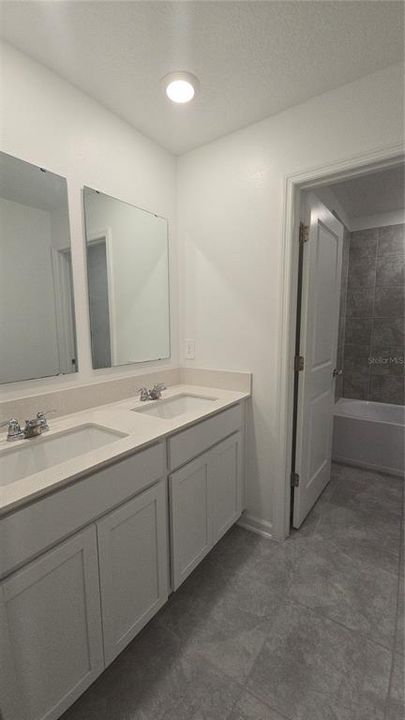 出租: $2,690 (5 贝兹, 2 浴室, 2370 平方英尺)