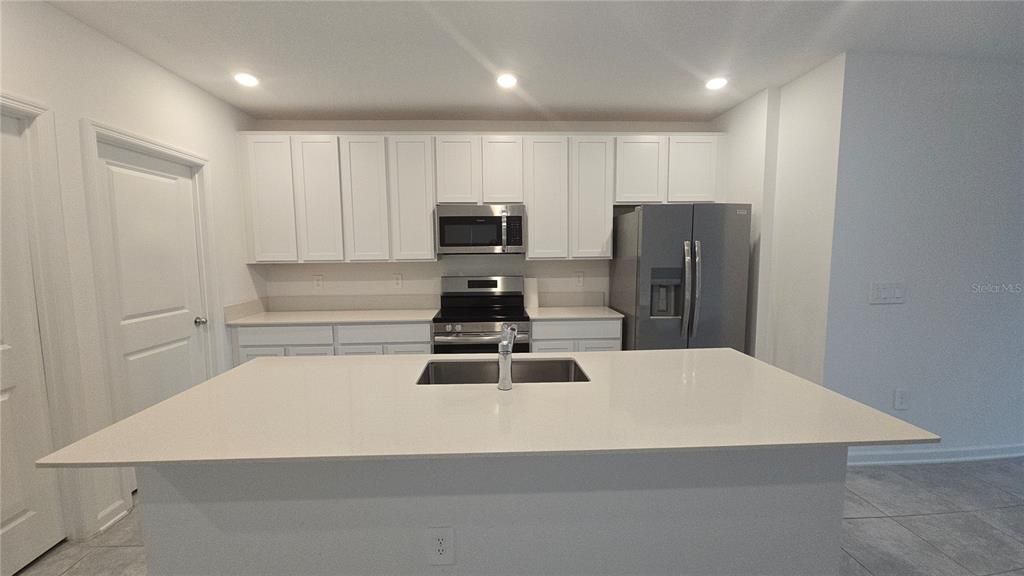 出租: $2,690 (5 贝兹, 2 浴室, 2370 平方英尺)