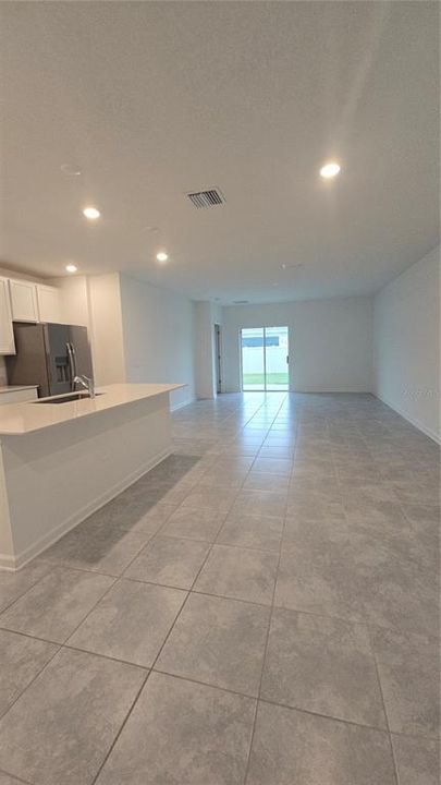 出租: $2,690 (5 贝兹, 2 浴室, 2370 平方英尺)