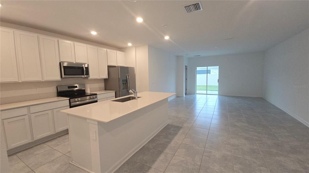 出租: $2,690 (5 贝兹, 2 浴室, 2370 平方英尺)