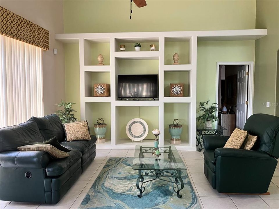 En Venta: $499,000 (4 camas, 2 baños, 2158 Pies cuadrados)