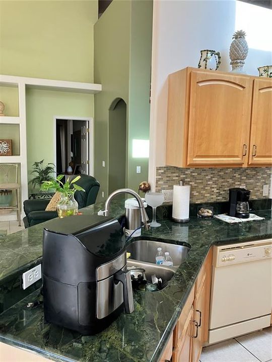 En Venta: $499,000 (4 camas, 2 baños, 2158 Pies cuadrados)