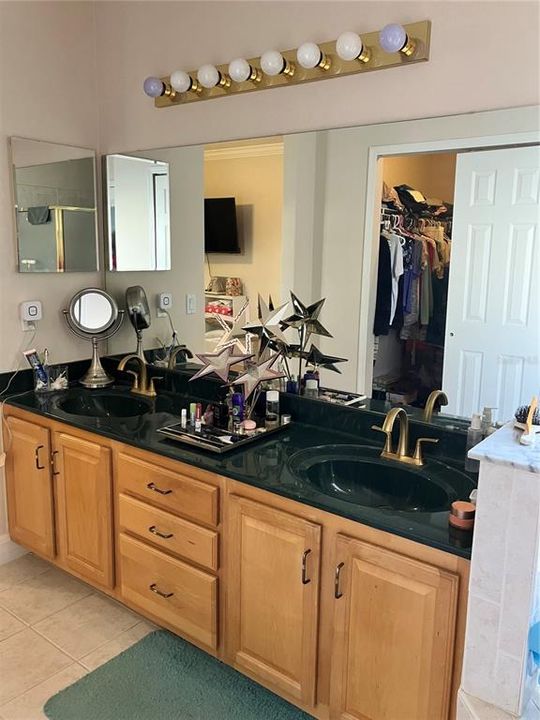 En Venta: $499,000 (4 camas, 2 baños, 2158 Pies cuadrados)