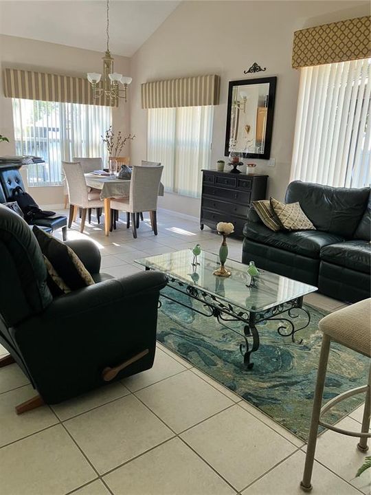 En Venta: $499,000 (4 camas, 2 baños, 2158 Pies cuadrados)