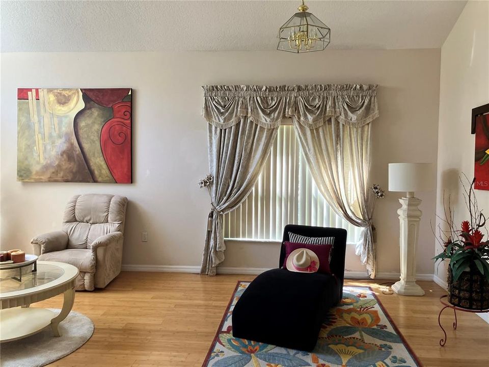 En Venta: $499,000 (4 camas, 2 baños, 2158 Pies cuadrados)