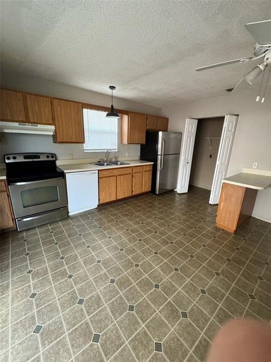 En Renta: $1,350 (2 camas, 1 baños, 1049 Pies cuadrados)