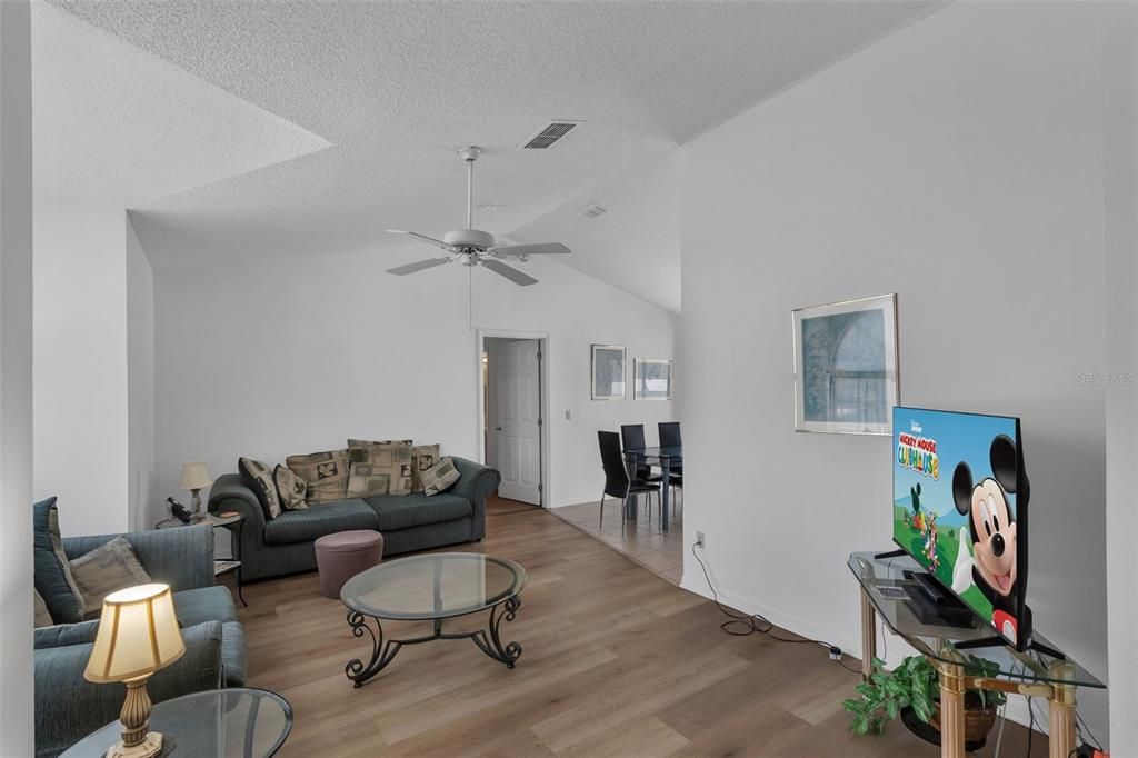 En Venta: $399,900 (3 camas, 2 baños, 1486 Pies cuadrados)