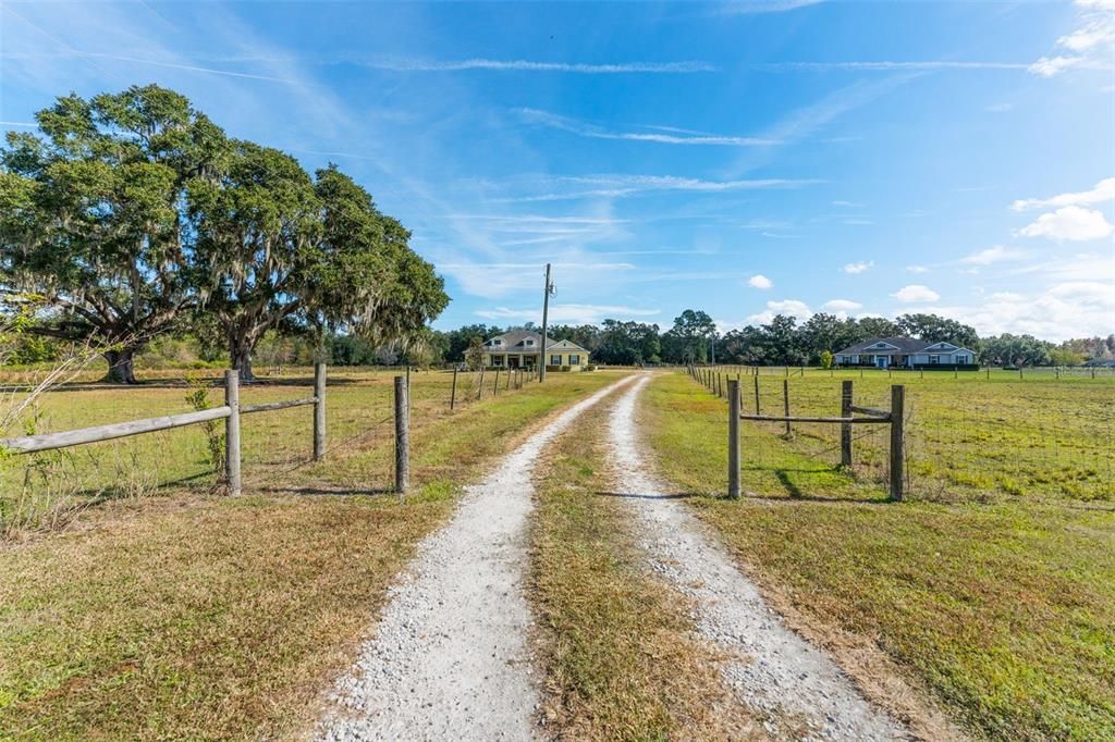 En Venta: $850,000 (4 camas, 3 baños, 2646 Pies cuadrados)