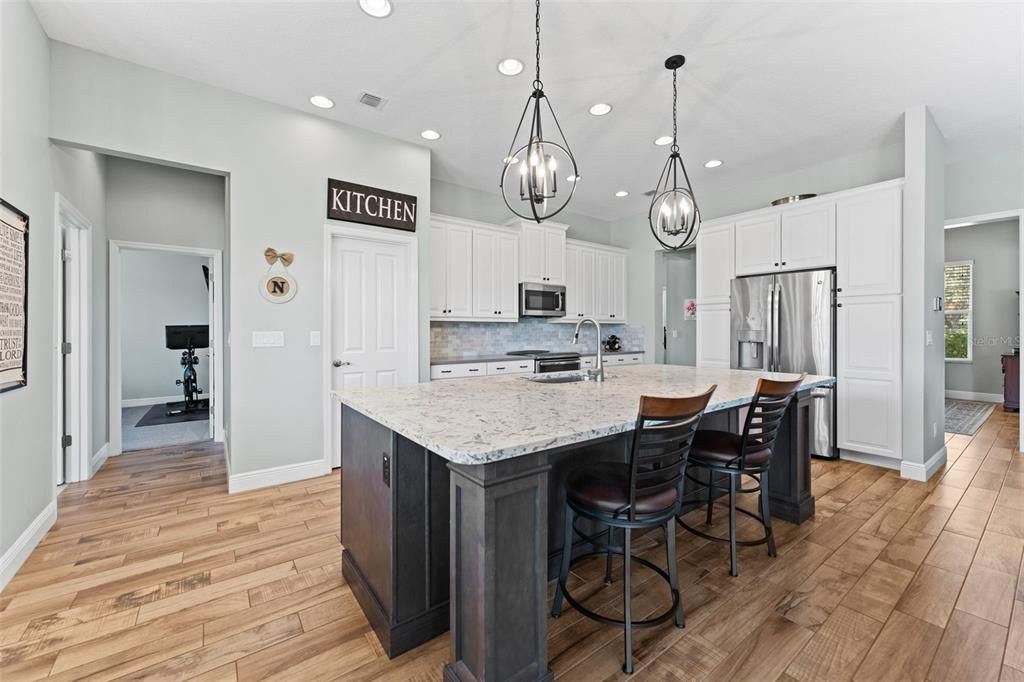 En Venta: $850,000 (4 camas, 3 baños, 2646 Pies cuadrados)