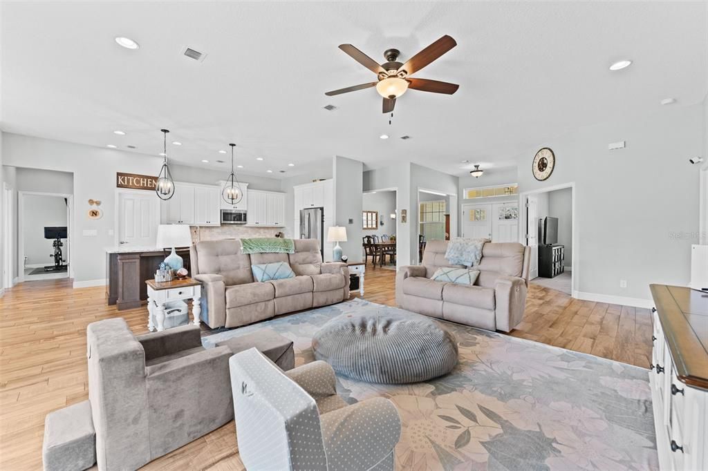 En Venta: $850,000 (4 camas, 3 baños, 2646 Pies cuadrados)