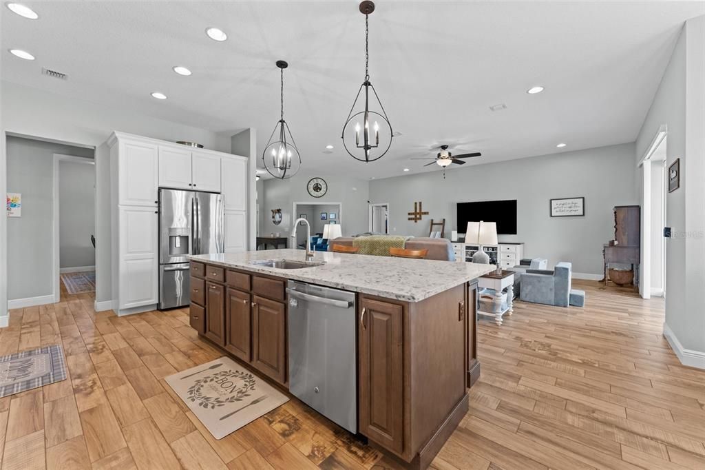 En Venta: $850,000 (4 camas, 3 baños, 2646 Pies cuadrados)