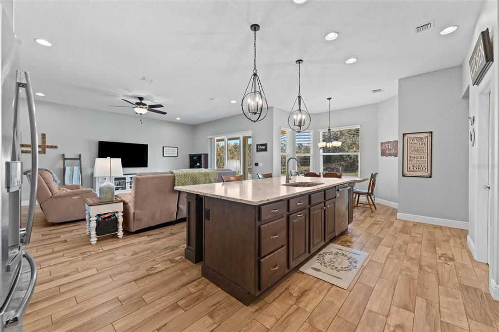 En Venta: $850,000 (4 camas, 3 baños, 2646 Pies cuadrados)