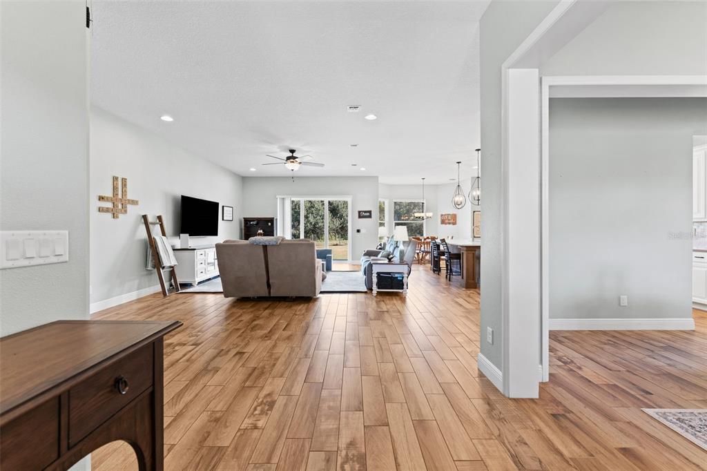 En Venta: $850,000 (4 camas, 3 baños, 2646 Pies cuadrados)