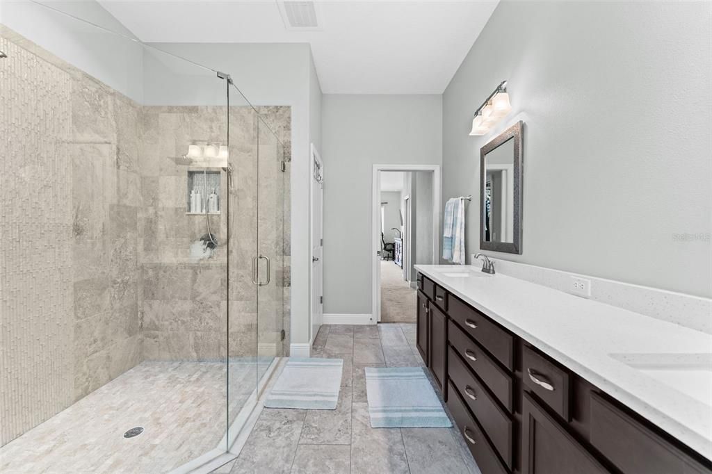 En Venta: $850,000 (4 camas, 3 baños, 2646 Pies cuadrados)