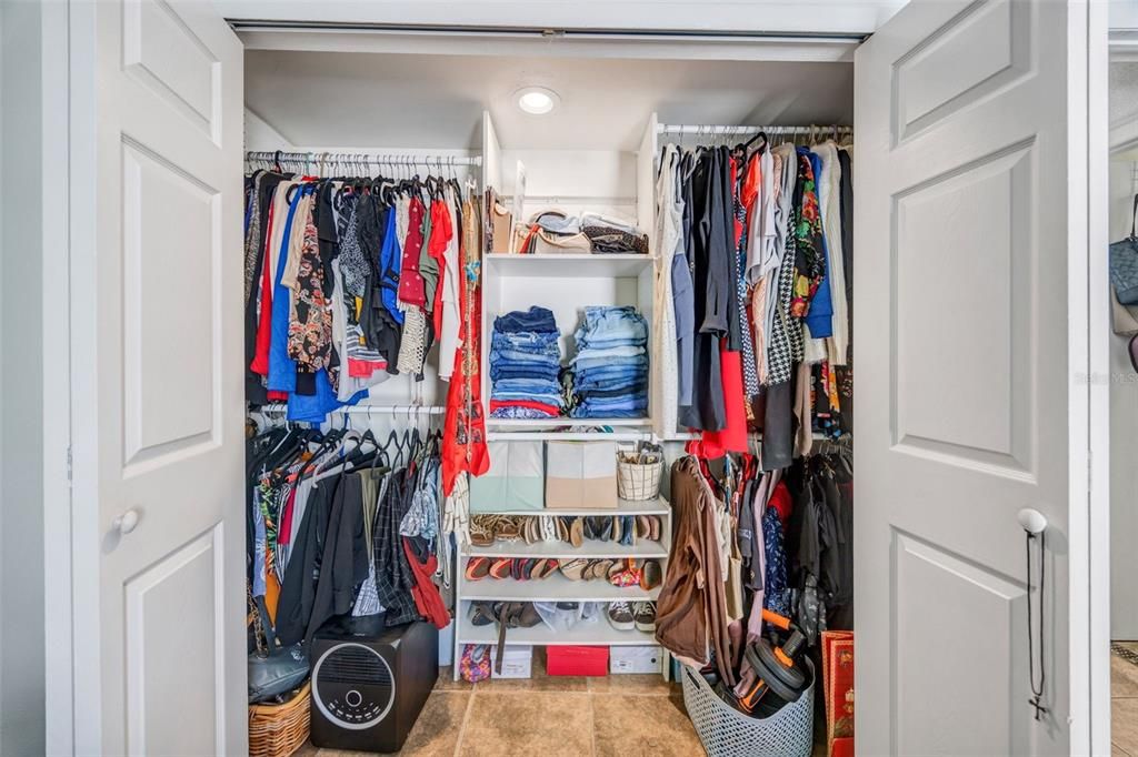 待售: $165,000 (1 贝兹, 1 浴室, 975 平方英尺)