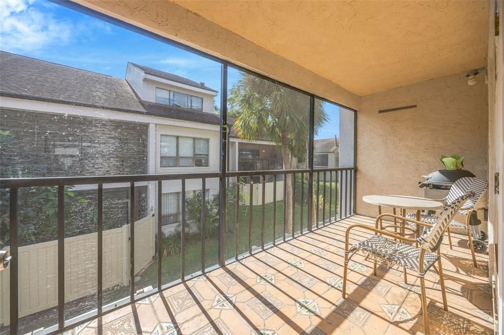 待售: $165,000 (1 贝兹, 1 浴室, 975 平方英尺)