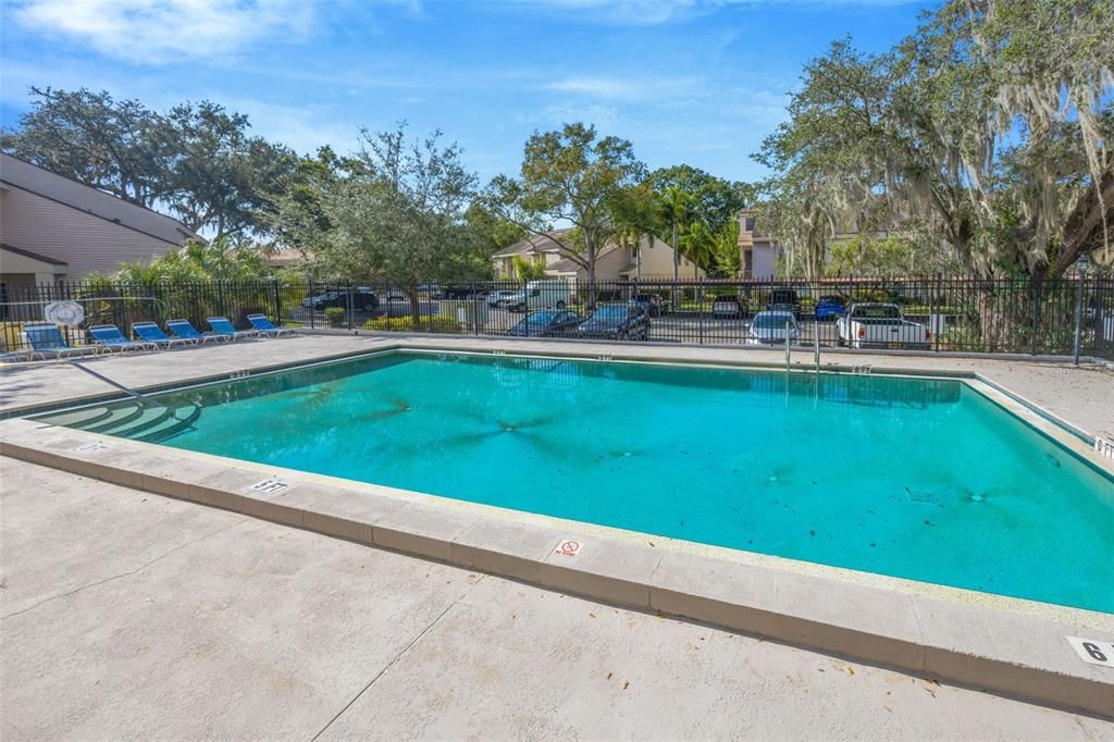 待售: $165,000 (1 贝兹, 1 浴室, 975 平方英尺)