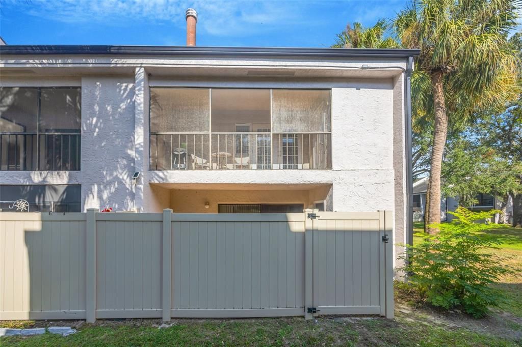 待售: $165,000 (1 贝兹, 1 浴室, 975 平方英尺)